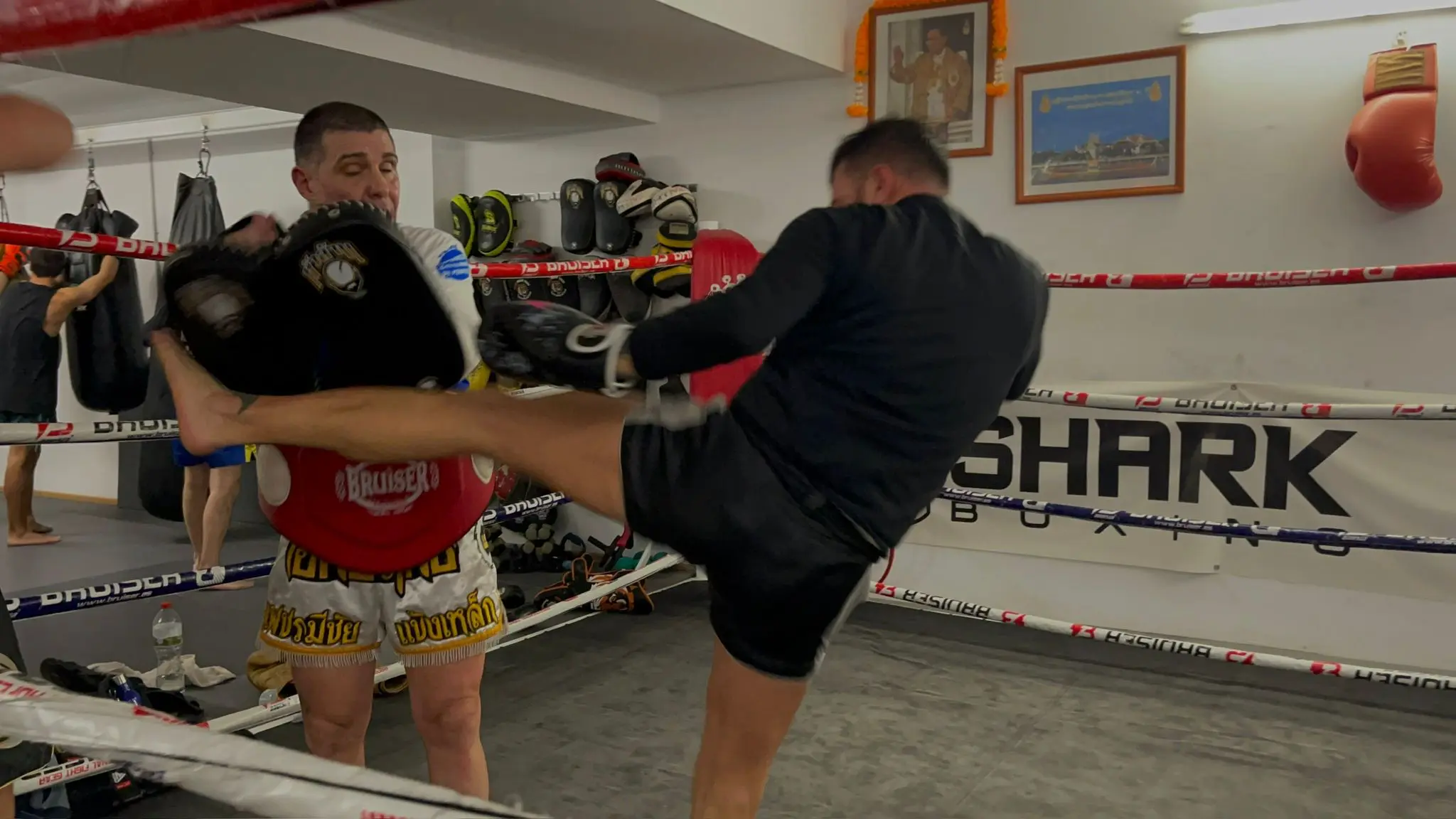 Muay Thai en Barcelona para niños y adultos en Team Muntane con vista interior del gimnasio