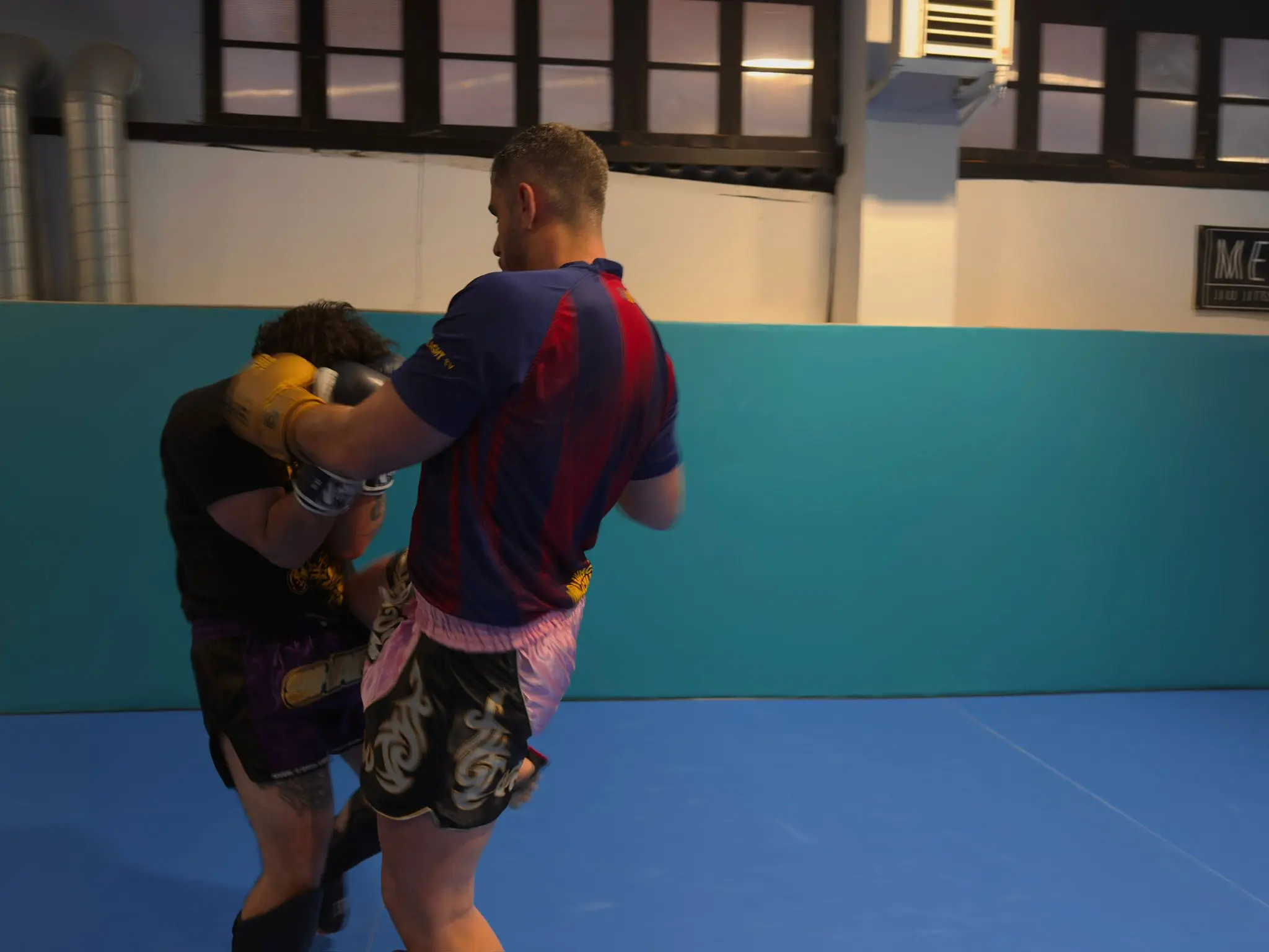 Muay Thai en Barcelona para niños y adultos en Team Muntane con motivación colectiva antes de empezar